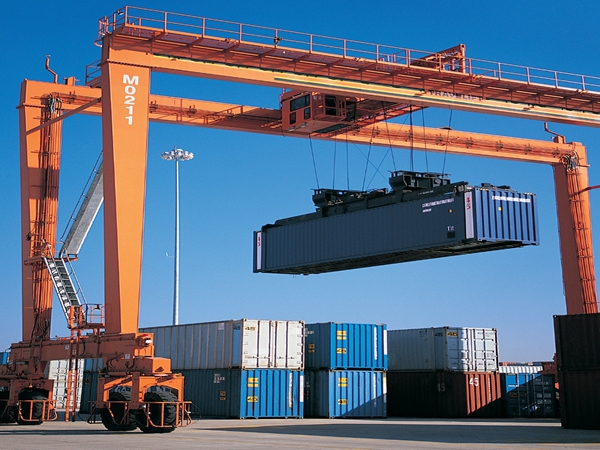 集裝箱龍門吊能適應哪些不同的作業場景